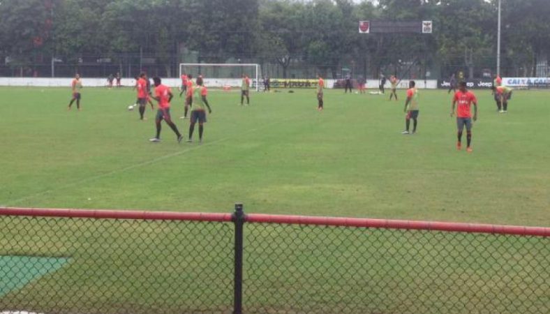 Muricy trabalha criação de jogadas em treino e põe Everton e Gabriel de titulares