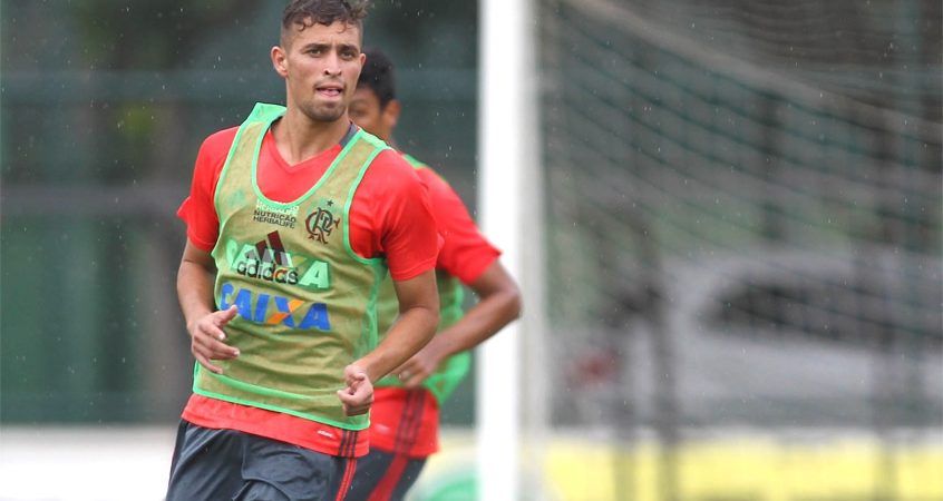 Cria do Flamengo desperta interesse de clube gaúcho