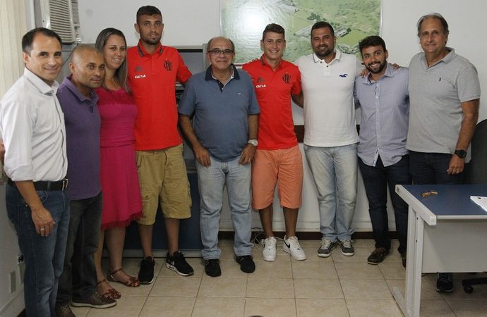 Campeões da Copinha, Matheus Sávio e Léo Duarte celebram renovação