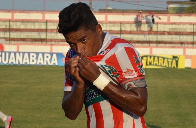 Depois de 3 gols no último jogo, Almir lembra saída do Fla: “Muita lenha para queimar”