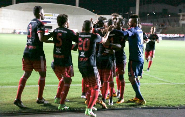 O Flamengo vive de lampejos