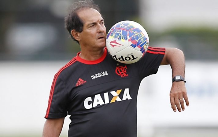 “Após ver 1º tempo do Fla, técnico do Barcelona pede estágio com Muricy”