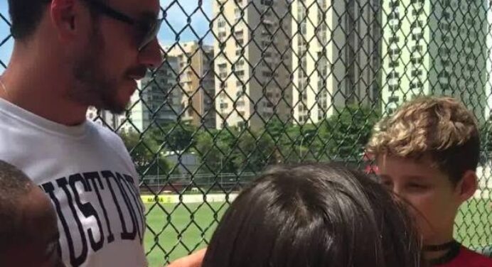 Ginga do gringo! Mancuello dança com Felipe Vizeu o “tá tranquilo, tá favorável”