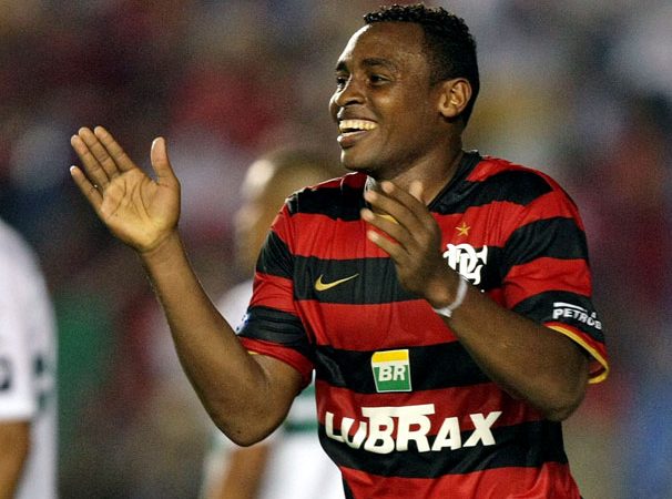 Obina revela sonho de despedida com a camisa do Flamengo; entrevista completa