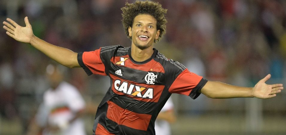 Melhor que Elias? Arão, o ponto de equilíbrio do Flamengo