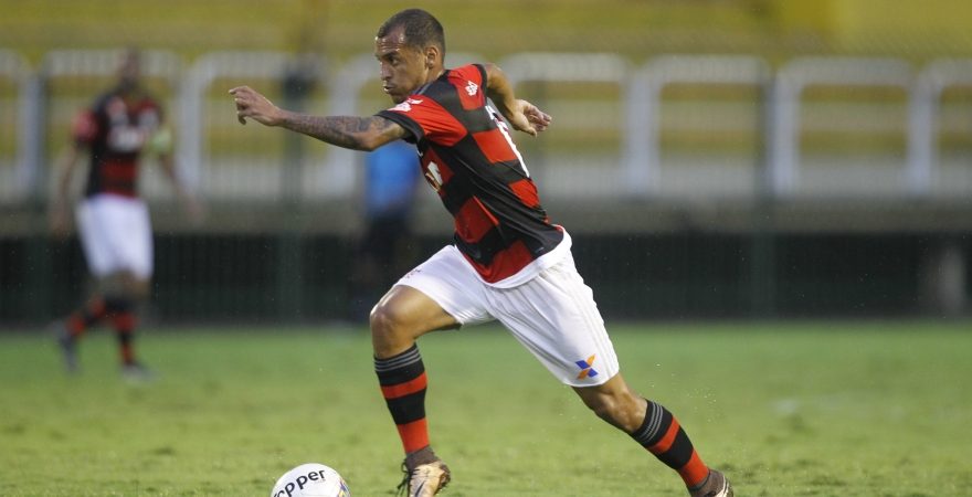 Alan Patrick reaparece e melhora time do Flamengo