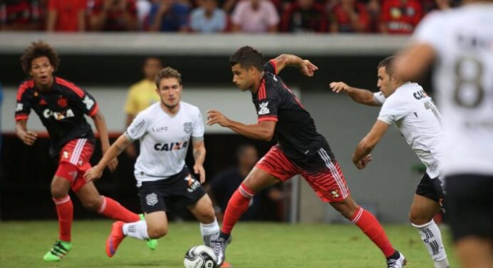 Arão, Ederson e Guerrero são elogiados após classificação do Flamengo