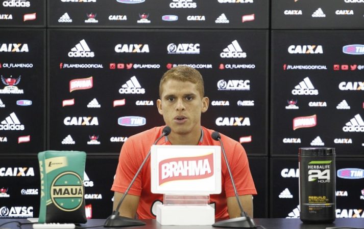 ‘Não somos máquinas’, diz Cuéllar defendendo o Flamengo após derrota