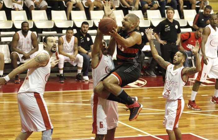 Líder isolado do NBB, Flamengo visita o Pinheiros