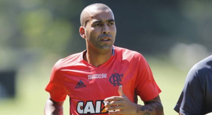 É banco! Muricy repete time titular em treino e Sheik segue na reserva