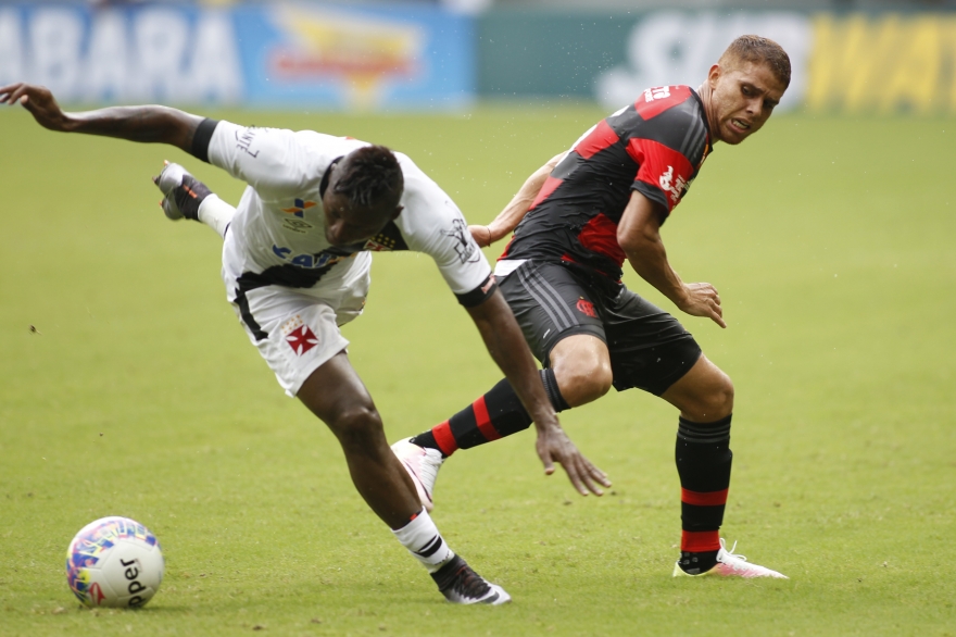 Resumo do clássico: início tenso, carnaval de Riascos e vermelho bobo