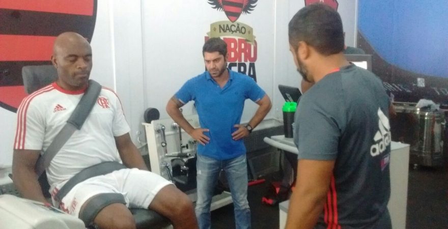 “Muito feliz com o que realizei aqui hoje”, diz Anderson Silva sobre treino no CT do Flamengo