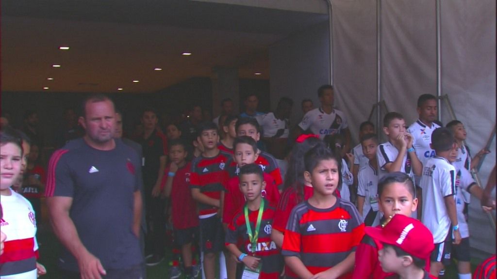 Com crianças em campo, Vasco e Botafogo planejam cutucada no Flamengo