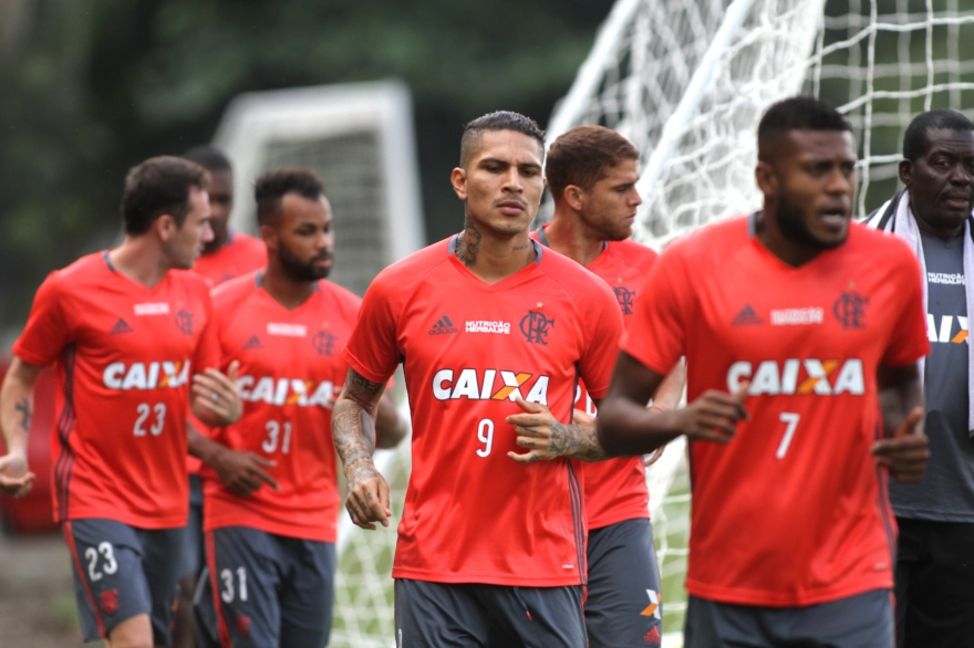 Reapresentação do elenco tem cobranças de Muricy e lavagem de roupa suja entre atletas