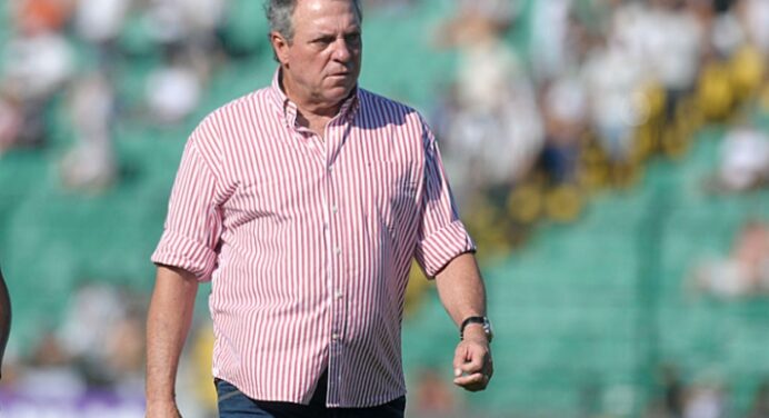 Flamengo adota silêncio absoluto sobre futuro do futebol