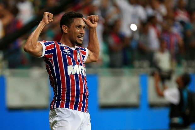 Hernane admite interesse do Flamengo, mas pretende continuar no Bahia