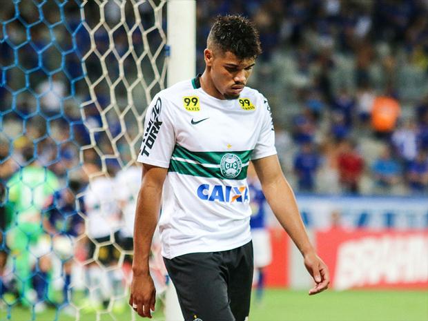 Flamengo pode ‘levar chapéu’ e perder zagueiro Juninho para o Lyon, afirma PVC