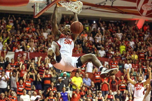 Ex-jogador da seleção de basquete, Larry Taylor lança novo single