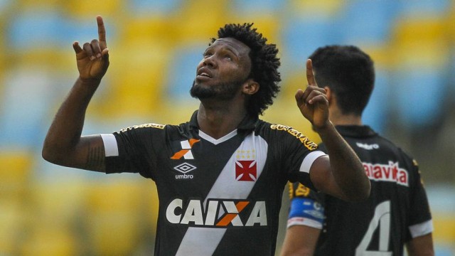 De saída? Rafael Vaz não viaja para Brasília com o Vasco nesta segunda
