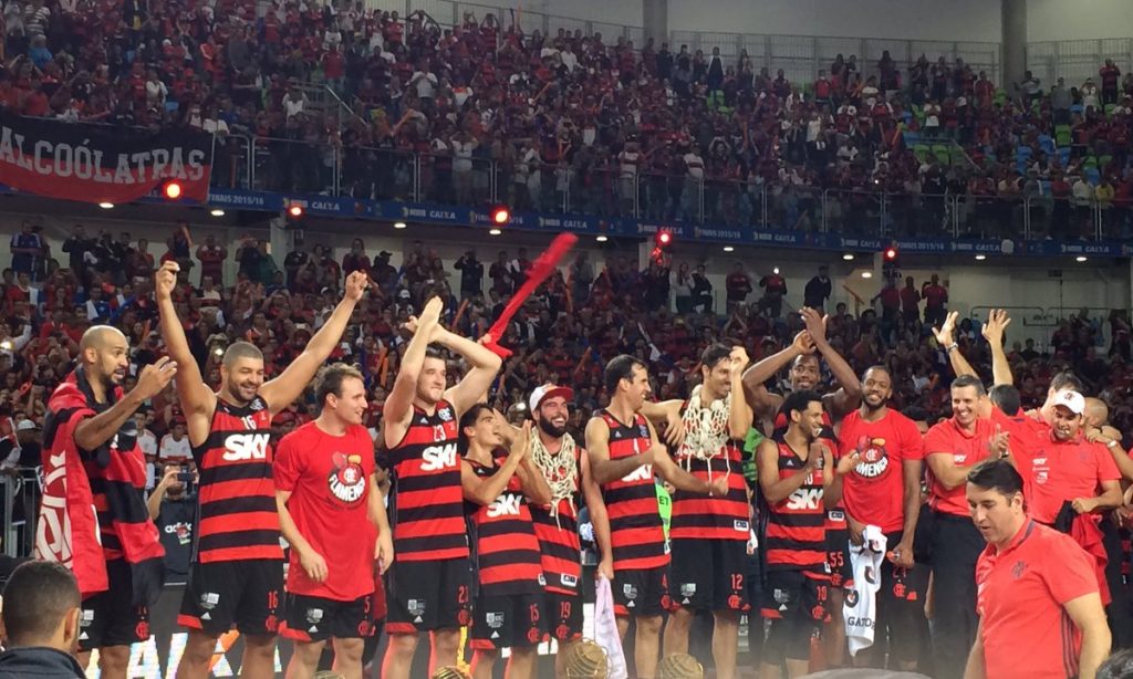 É campeão! Flamengo massacra Bauru e fatura NBB pela 5ª vez