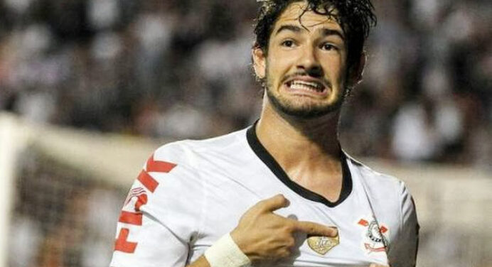 Empresário de Pato e dirigente do Fla negam contato com o Corinthians pelo atacante