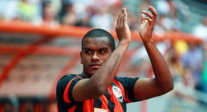 Flamengo negocia contratação do volante Fernando, ex-Grêmio e Seleção Brasileira