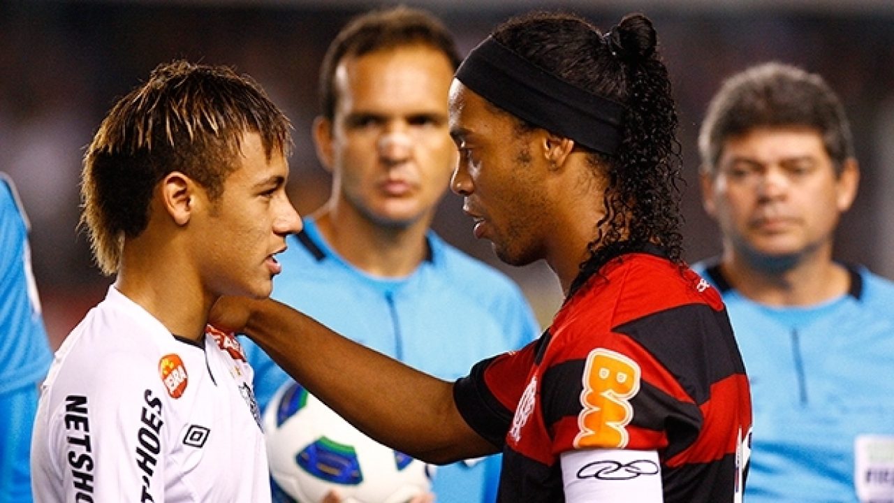 O passado e o presente: Ronaldinho e Neymar fizeram história juntos. 