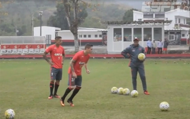 Guerrero, Adryan, Fernandinho ou Rafael Vaz: quem é o melhor cobrador de faltas?