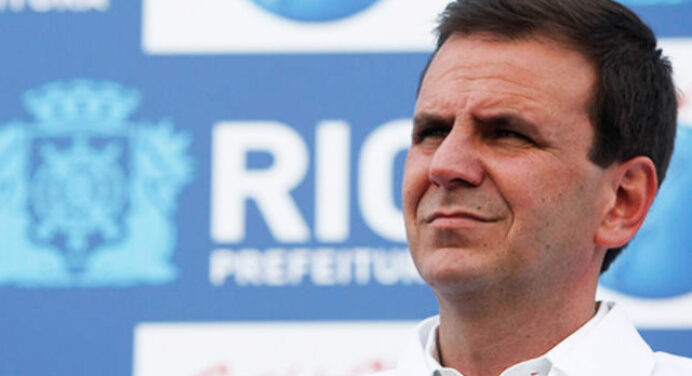 No Twitter, prefeito do Rio anuncia intenção de entregar Maracanã ao Flamengo