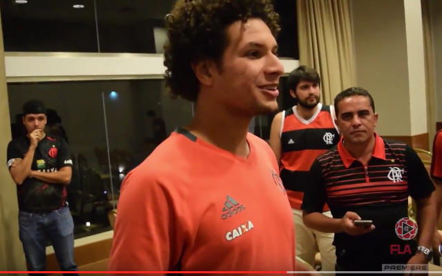 Em ação com ST’s, Willian Arão surpreende torcedora. Assista!