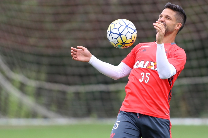 Com Diego e Guerrero, Fla enfrenta uma Chapecoense quase imbatível em casa