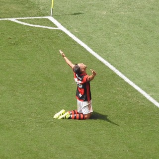 Em sua estreia, Diego comemorou muito o seu primeiro gol com a camisa do Flamengo (Foto: Fred Gomes)