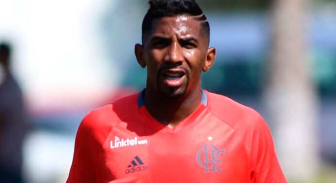 Rodinei participa de rachão e pode retornar contra o Atlético-PR