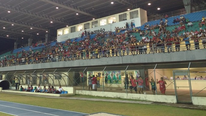 Torcida rubro-negra compareceu em grande número no estádio Zerão (Foto: Abinoan Santiago/GE-AP)