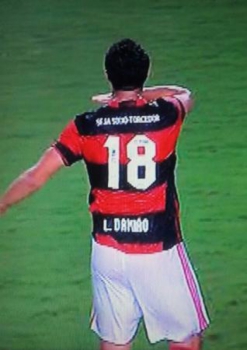 Após atacante ter aberto o placar para o Figueira, Leandro Damião 'rebateu' provocação com a comemoração (Foto: Reprodução / Twitter)