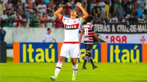 Símbolo da boa campanha do Fla, Willian Arão chegou sem custos após rescindir seu contrato com o rival Botafogo.