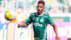 Tche Tche foi vice-campeão paulista pelo Audax e se destaca com Cuca no líder Palmeiras. Pode jogar também de lateral.