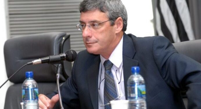 Chefe da arbitragem diz ter certeza que não houve interferência externa no Fla-Flu