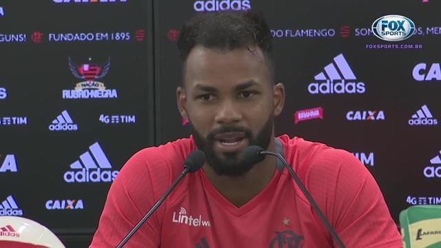 Fernandinho vê Diego adaptado e rasga elogios ao meia: ‘Talento acima do normal’