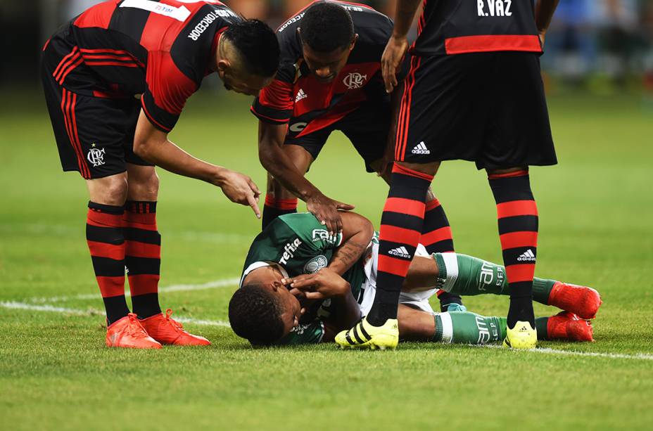 Flamengo e Palmeiras entram em campo contra clubes em dificuldade