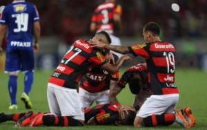 No Brasileirão 2015, o Flamengo venceu o Cruzeiro por 2x0 no confronto em casa