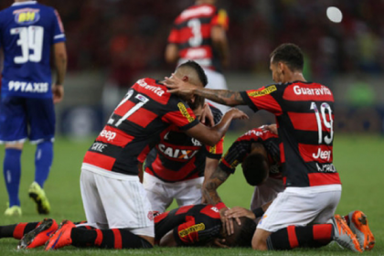 No Brasileirão 2015, o Flamengo venceu o Cruzeiro por 2x0 no confronto em casa