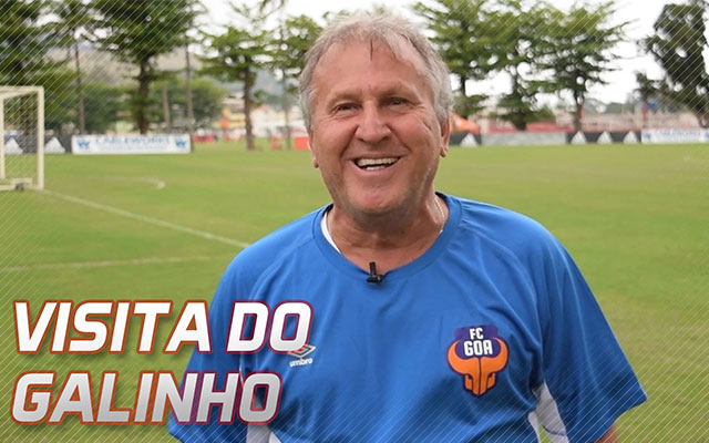 Zico visita CT e deixa mensagem pra Nação