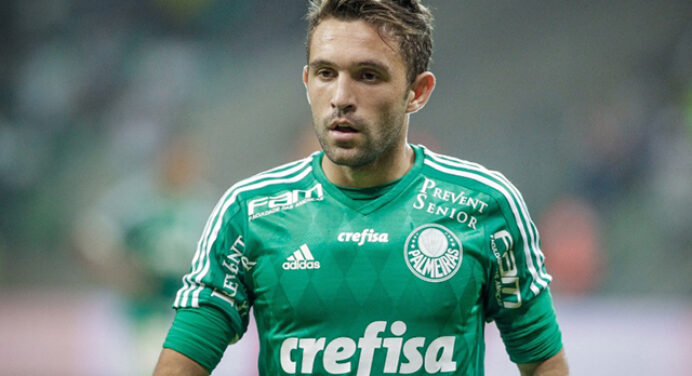 Entenda o caso da escalação de Allione, do Palmeiras