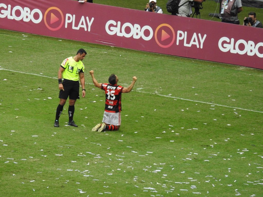 Assista ao gol de Diego, o primeiro do jogo