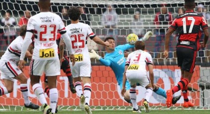 Denis valoriza ponto conquistado contra o Fla