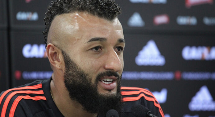 Entrevista completa! ‘Em 2017 vamos ganhar títulos pelo Flamengo’, afirma Muralha