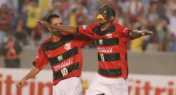 renato-abreu-comemoracao-flamengo-2007_116ua88azjdd51mv6nwahirput1