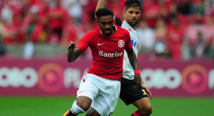 Fla aguarda desfecho entre Inter e CSKA e acerta salário com Vitinho