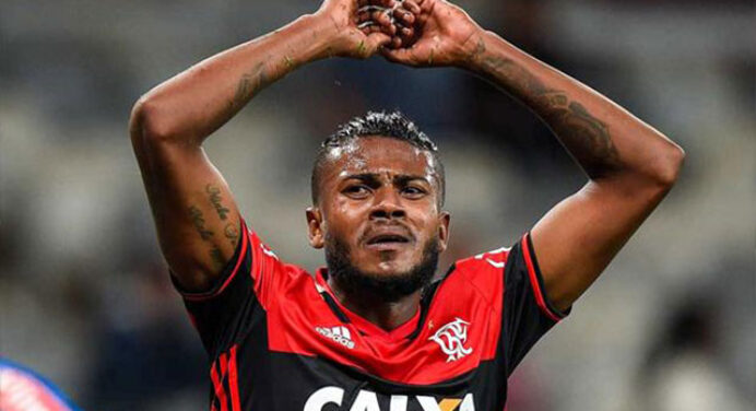 Dívida do Flamengo com o Atlético-PR trava ida de Cirino ao Inter, afirma Fox Sports